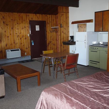 Pembina River Inn Entwistle 外观 照片