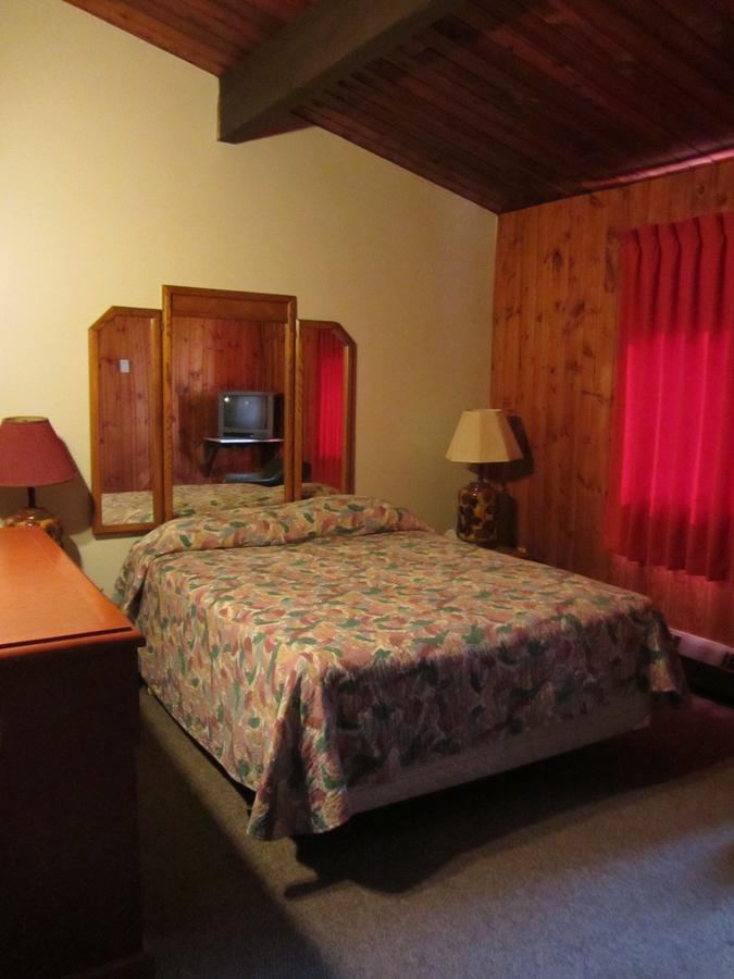 Pembina River Inn Entwistle 外观 照片