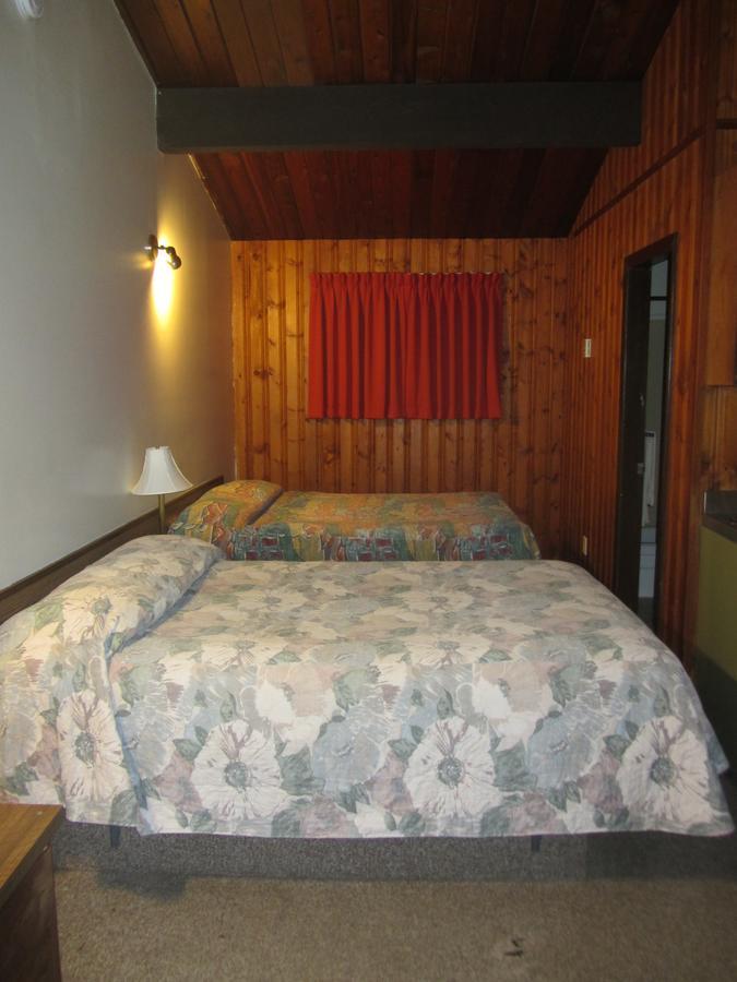 Pembina River Inn Entwistle 外观 照片
