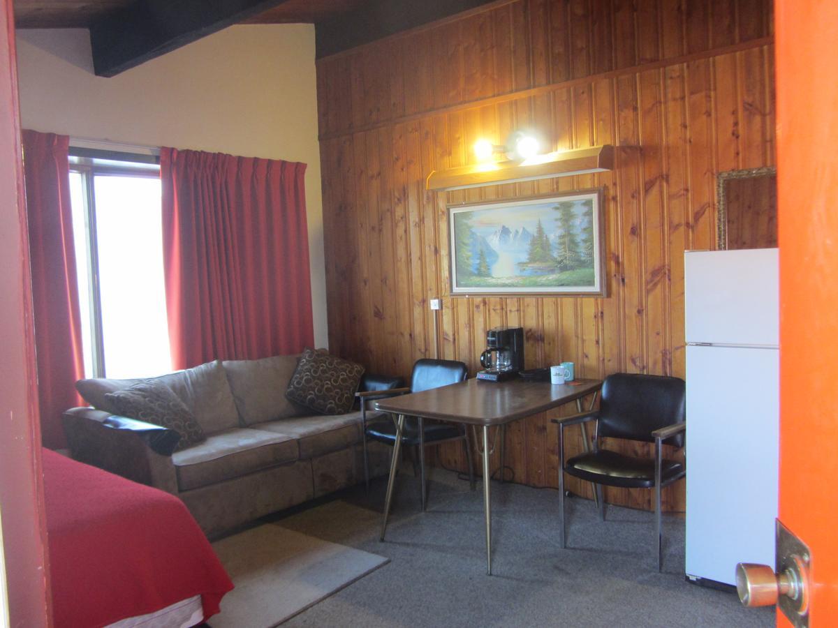 Pembina River Inn Entwistle 外观 照片
