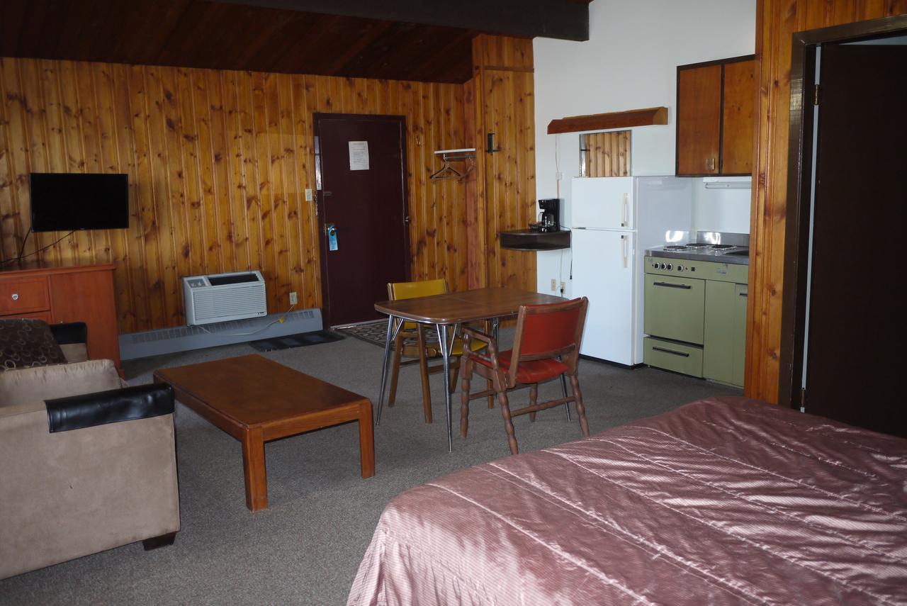 Pembina River Inn Entwistle 外观 照片