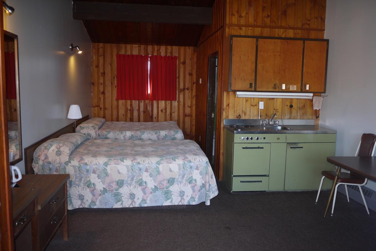 Pembina River Inn Entwistle 外观 照片