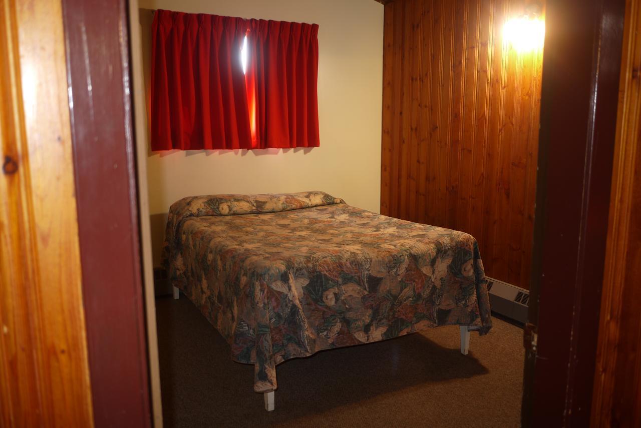 Pembina River Inn Entwistle 外观 照片