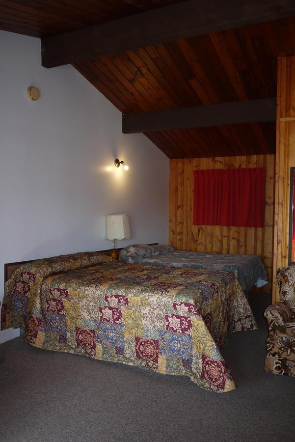 Pembina River Inn Entwistle 外观 照片